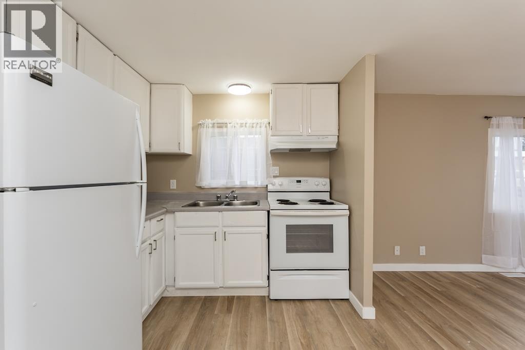 #11 3730 LANSDOWNE ROAD - 12