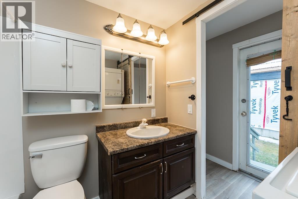 #11 3730 LANSDOWNE ROAD - 17