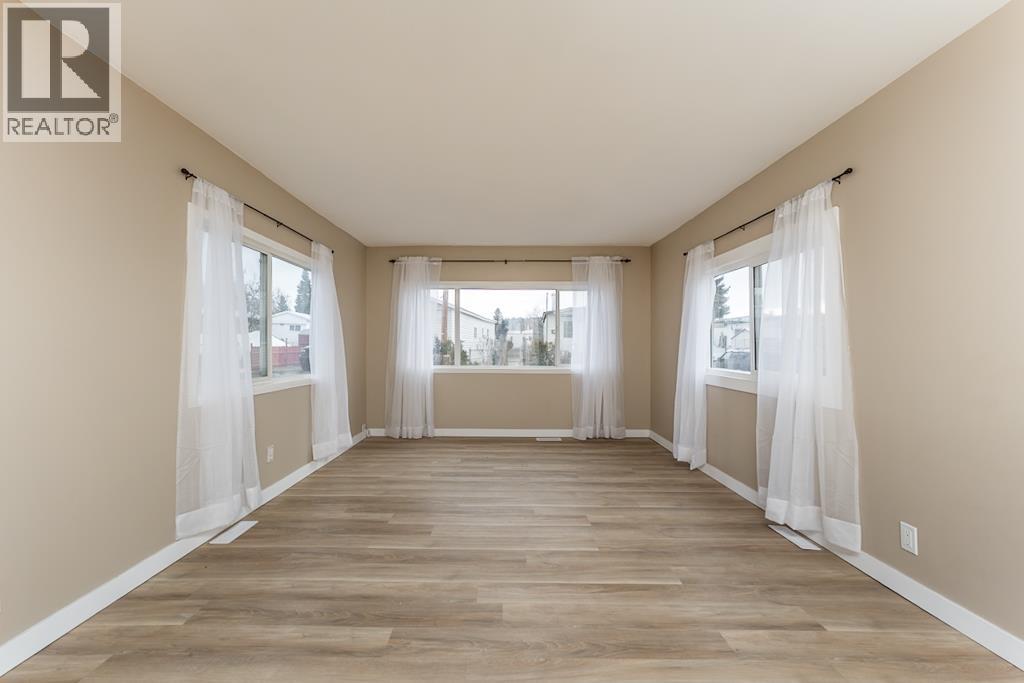 #11 3730 LANSDOWNE ROAD - 22