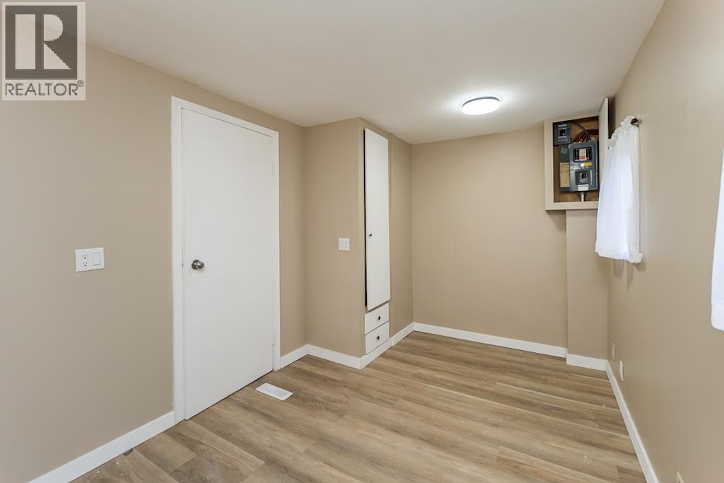 #11 3730 LANSDOWNE ROAD - 18