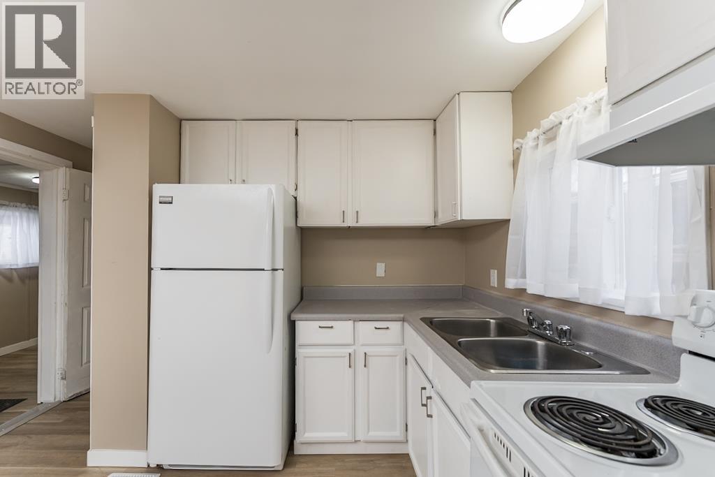 #11 3730 LANSDOWNE ROAD - 9