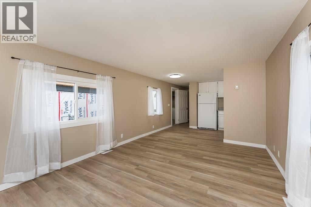 #11 3730 LANSDOWNE ROAD - 8