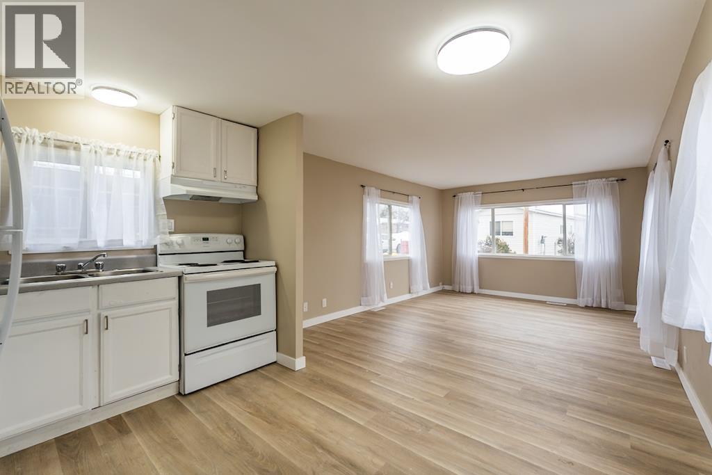 #11 3730 LANSDOWNE ROAD - 13