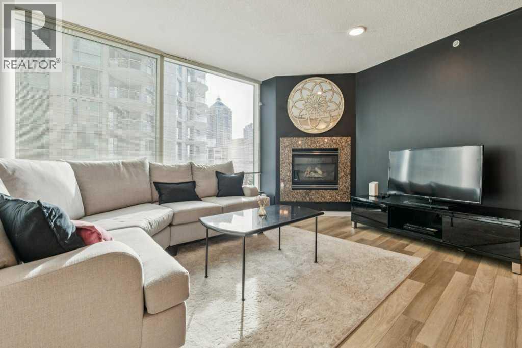 Single Family House for Sale in    Avenue SW Eau Claire Calgary 