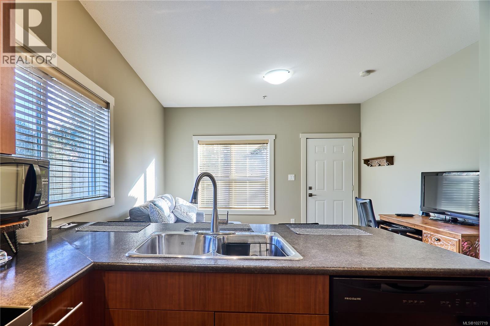 104 582 Rosehill St, Nanaimo