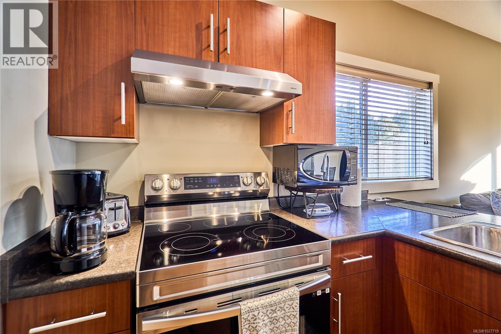 #104 582 Rosehill St - 33