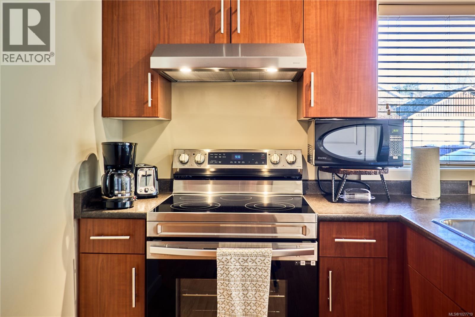 #104 582 Rosehill St - 32