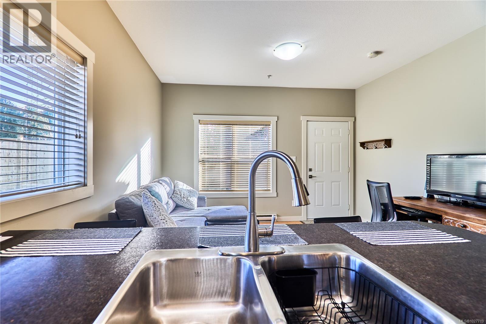 104 582 Rosehill St, Nanaimo