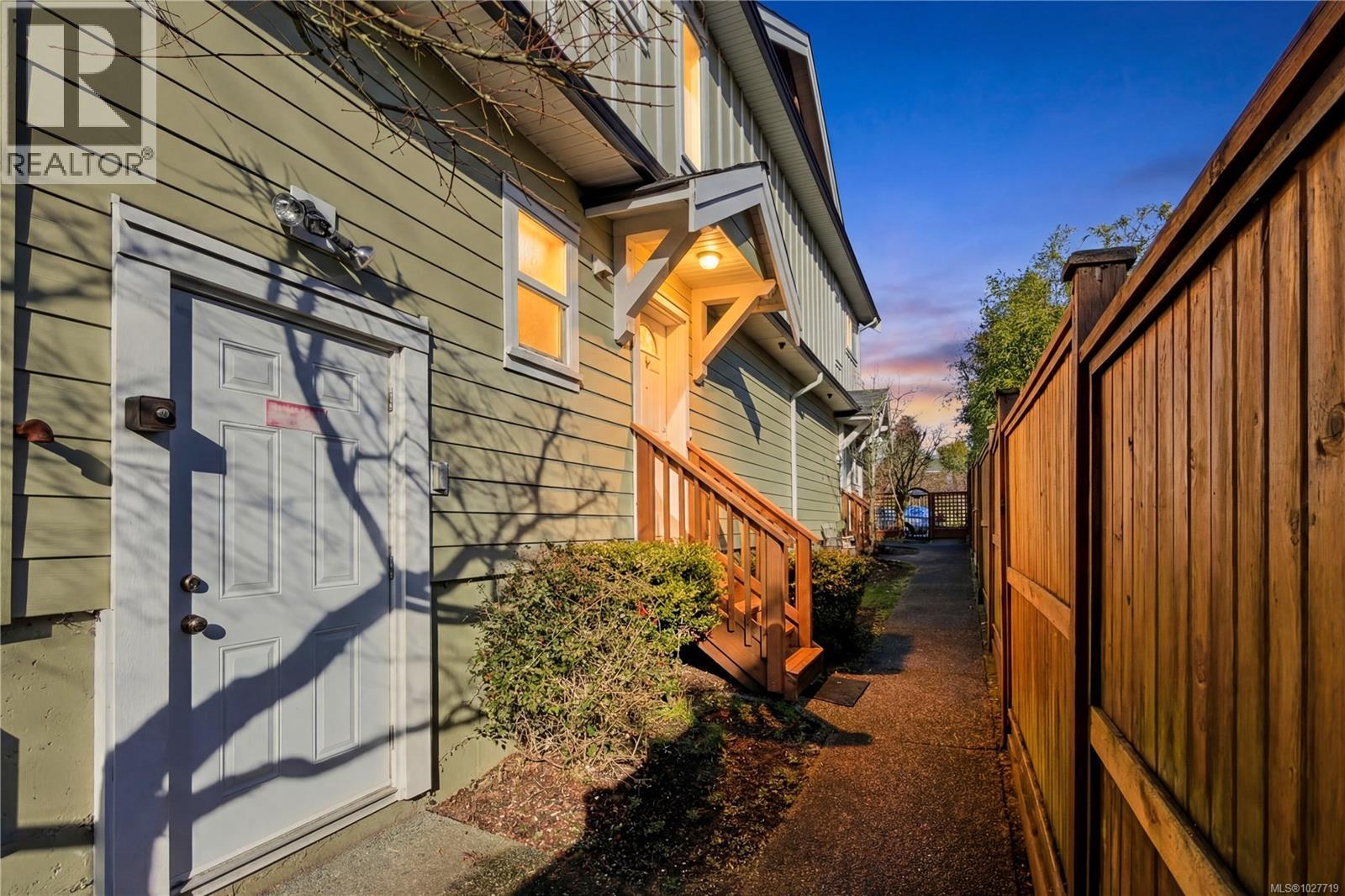 #104 582 Rosehill St - 2