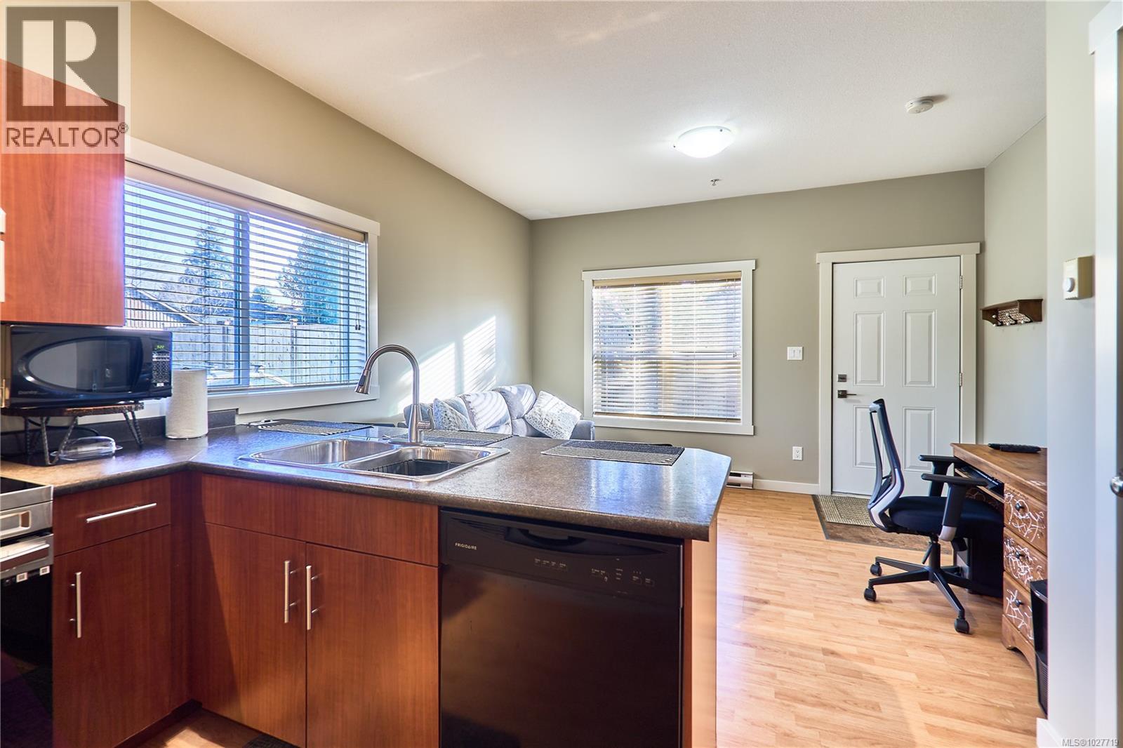 104 582 Rosehill St, Nanaimo