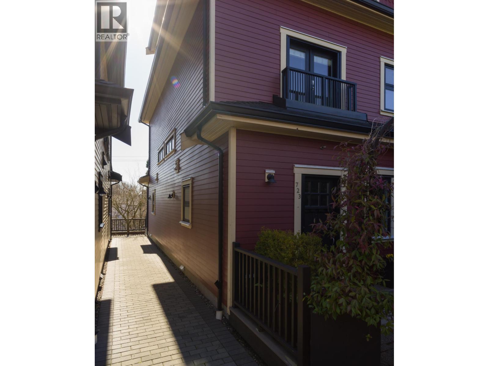 723 UNION STREET, Vancouver