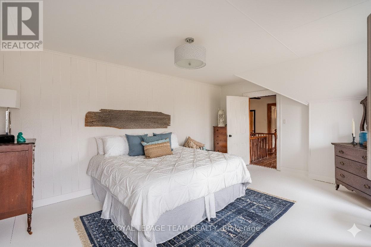 23 BLACKSMITH ROAD - 24