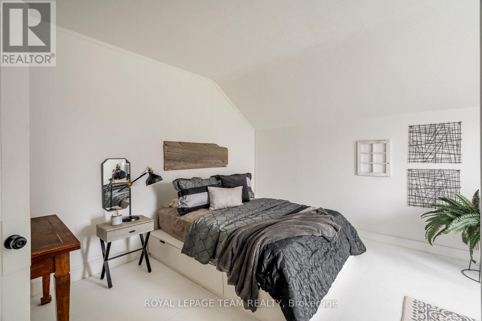 23 BLACKSMITH ROAD - 28