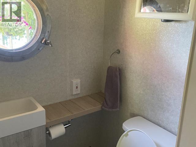 9352 POWELL LAKE - 10