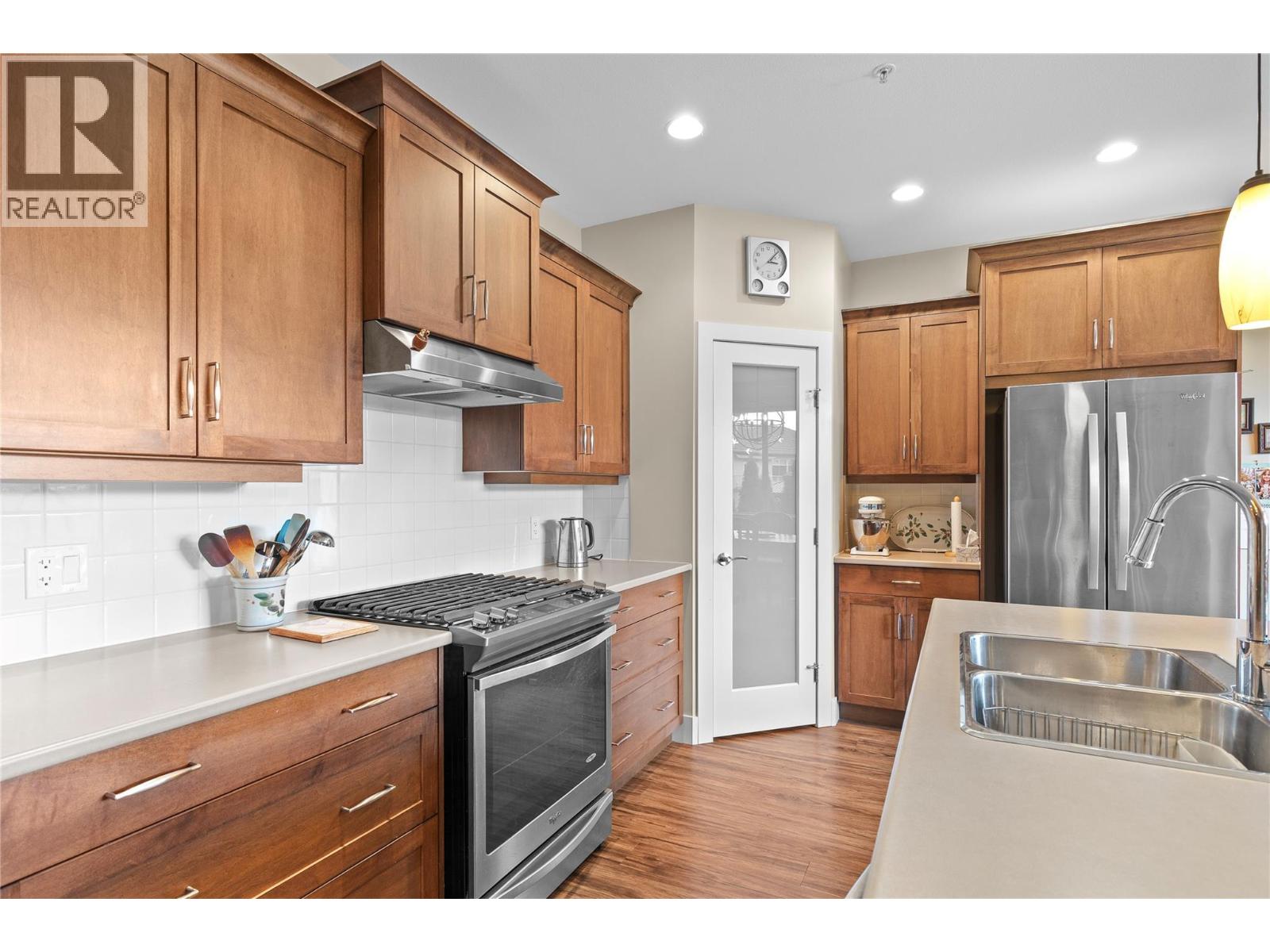 2372 Oglow Drive, Armstrong