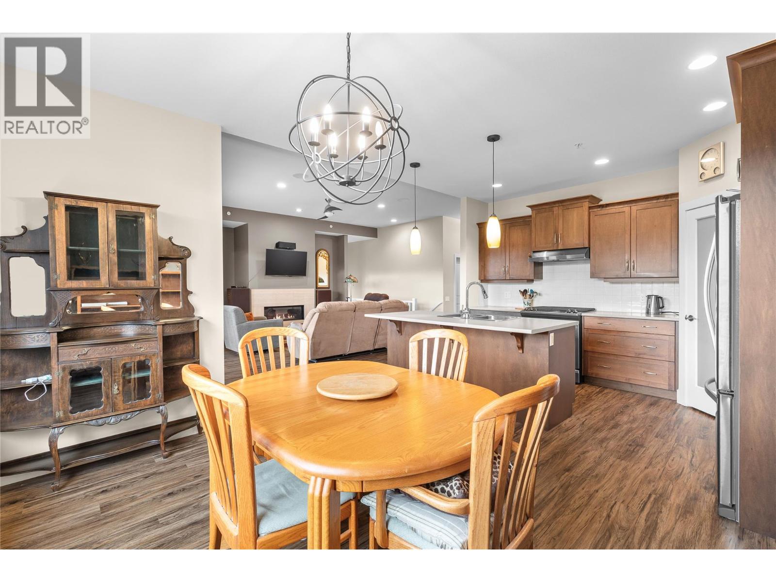 2372 Oglow Drive, Armstrong