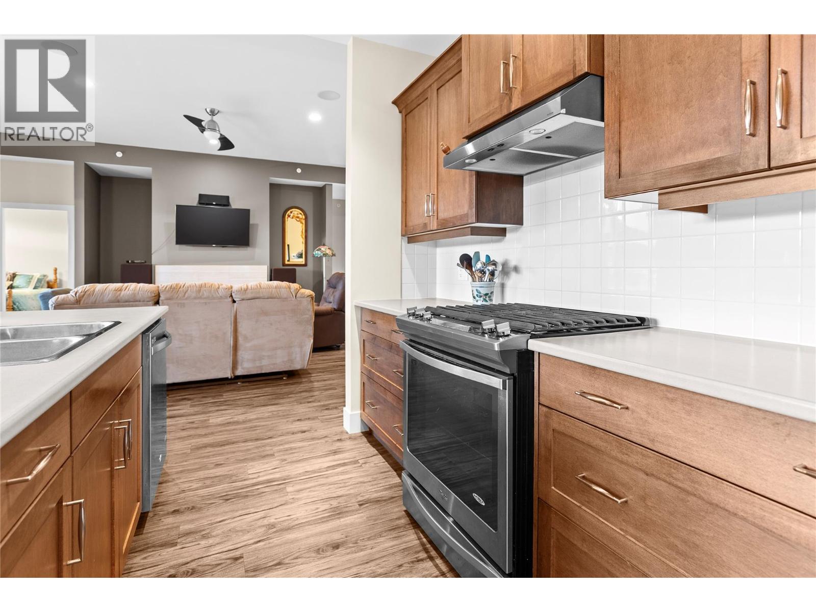 2372 Oglow Drive, Armstrong