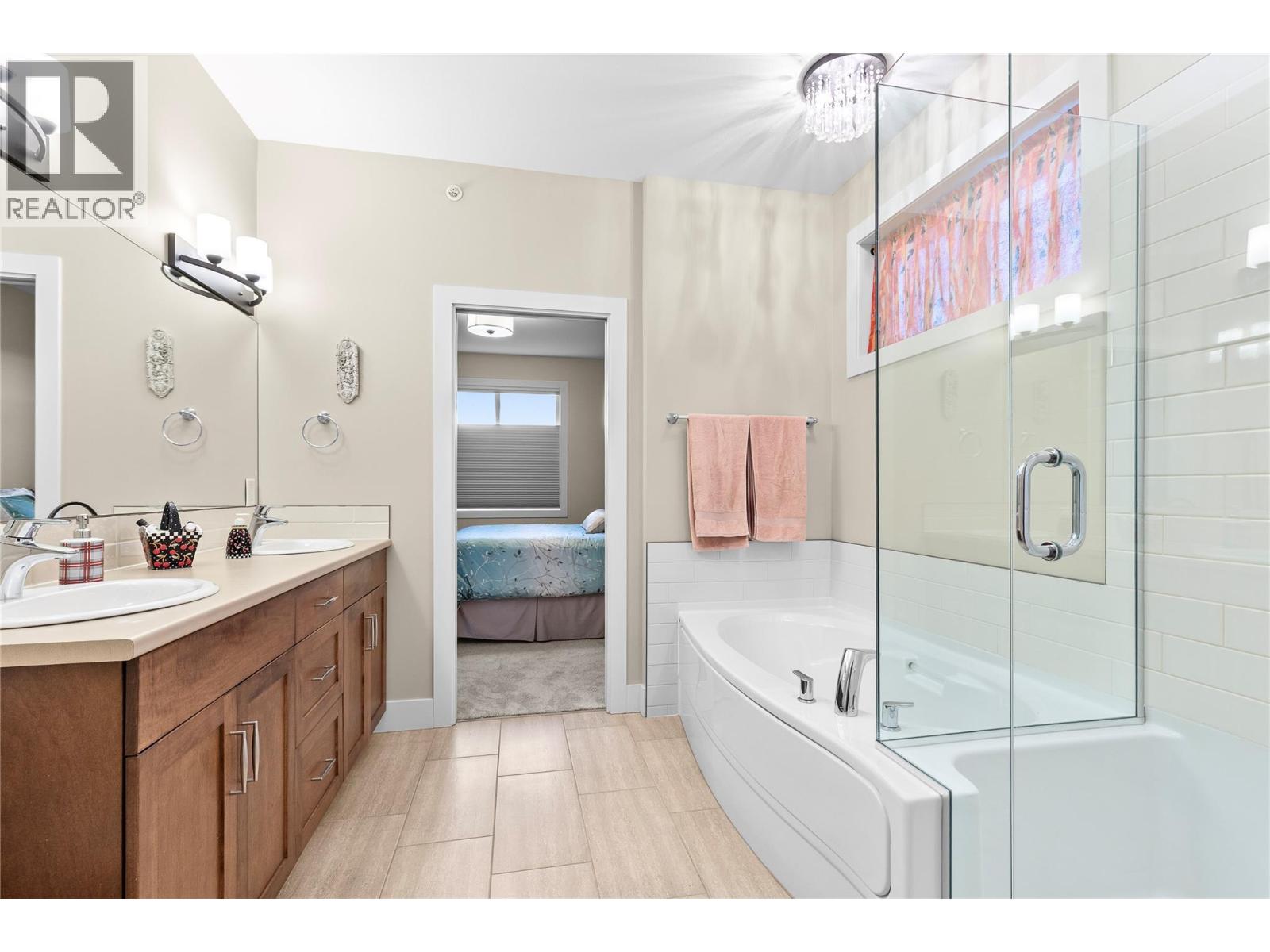 2372 Oglow Drive, Armstrong