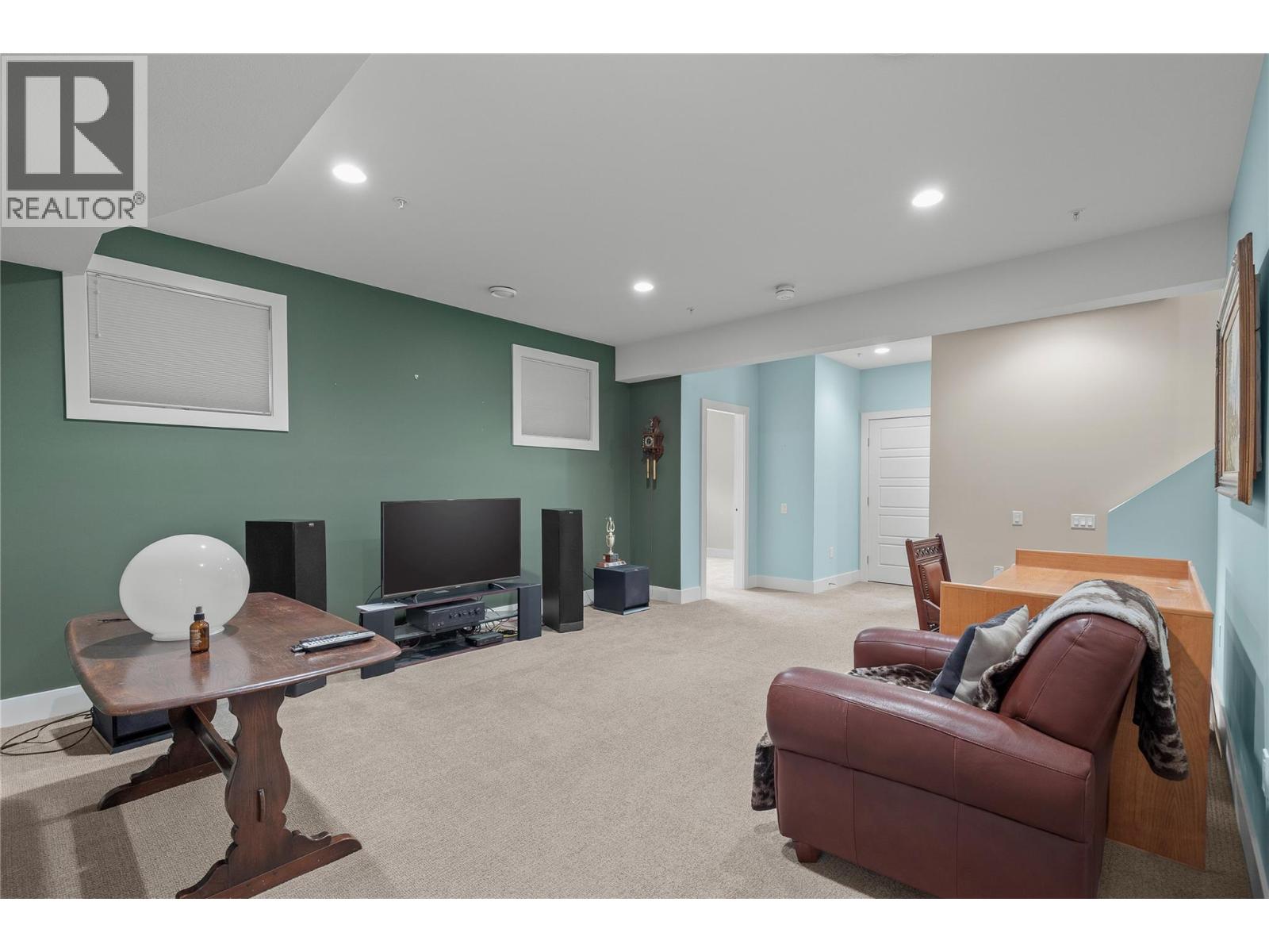 2372 Oglow Drive, Armstrong