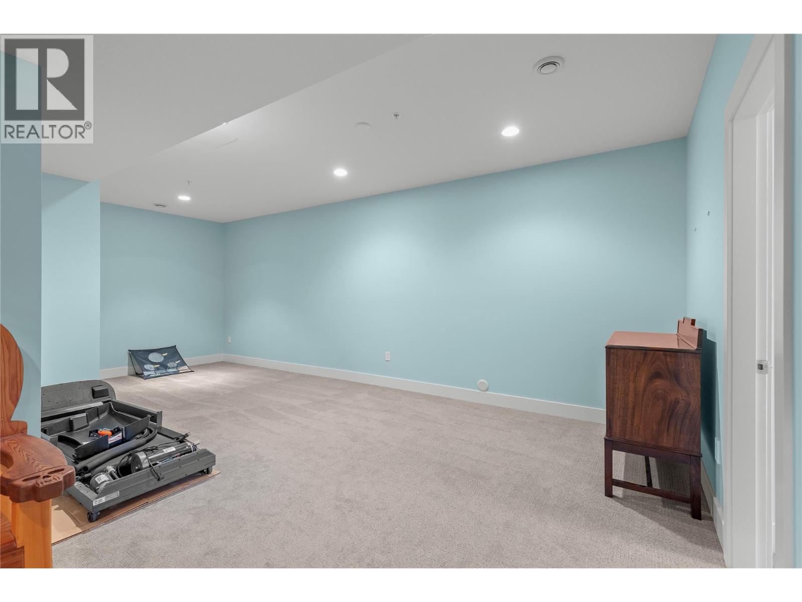 2372 Oglow Drive, Armstrong