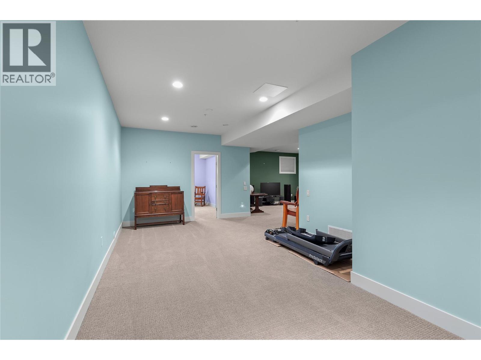 2372 Oglow Drive, Armstrong