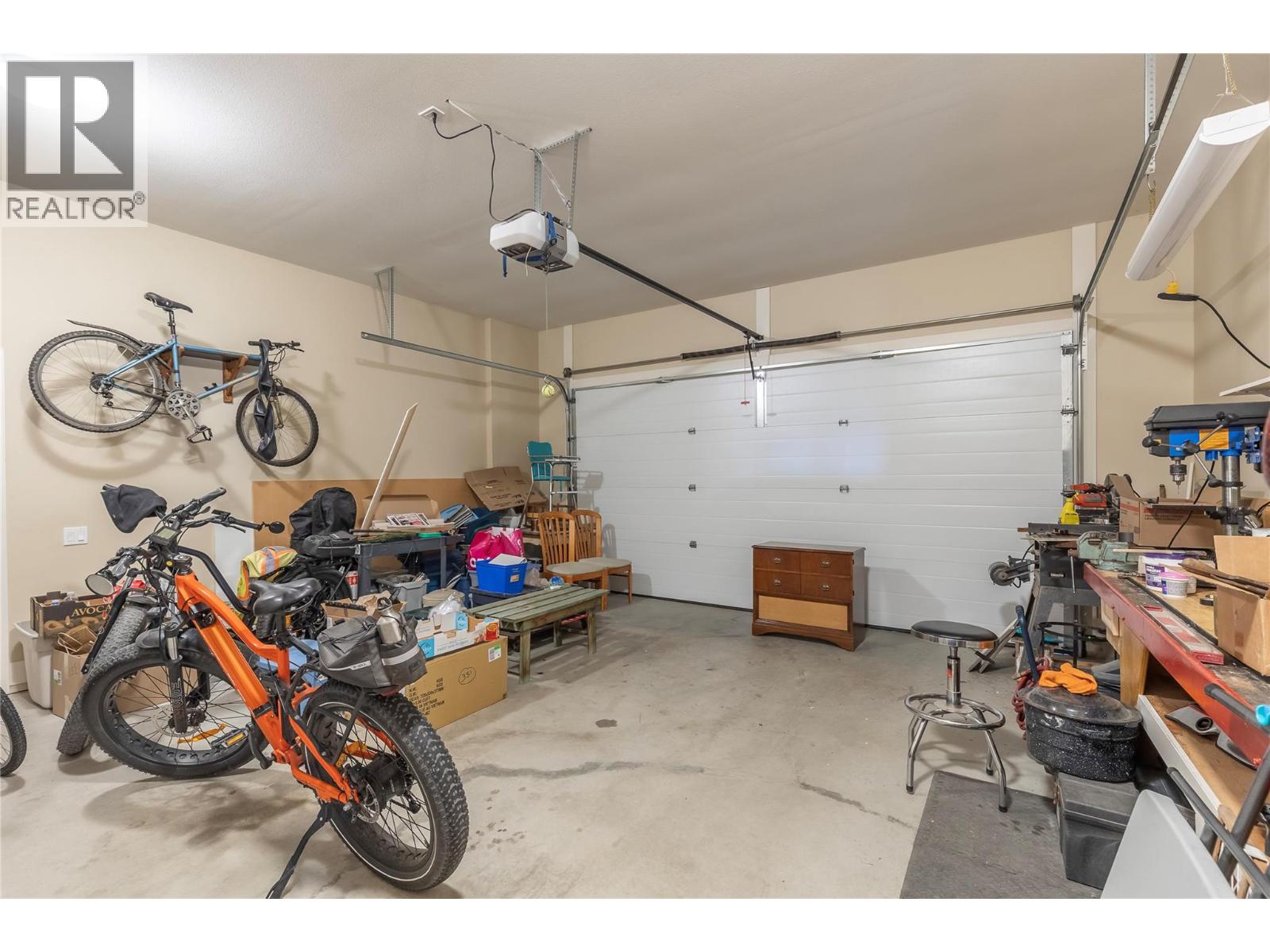 2372 Oglow Drive, Armstrong