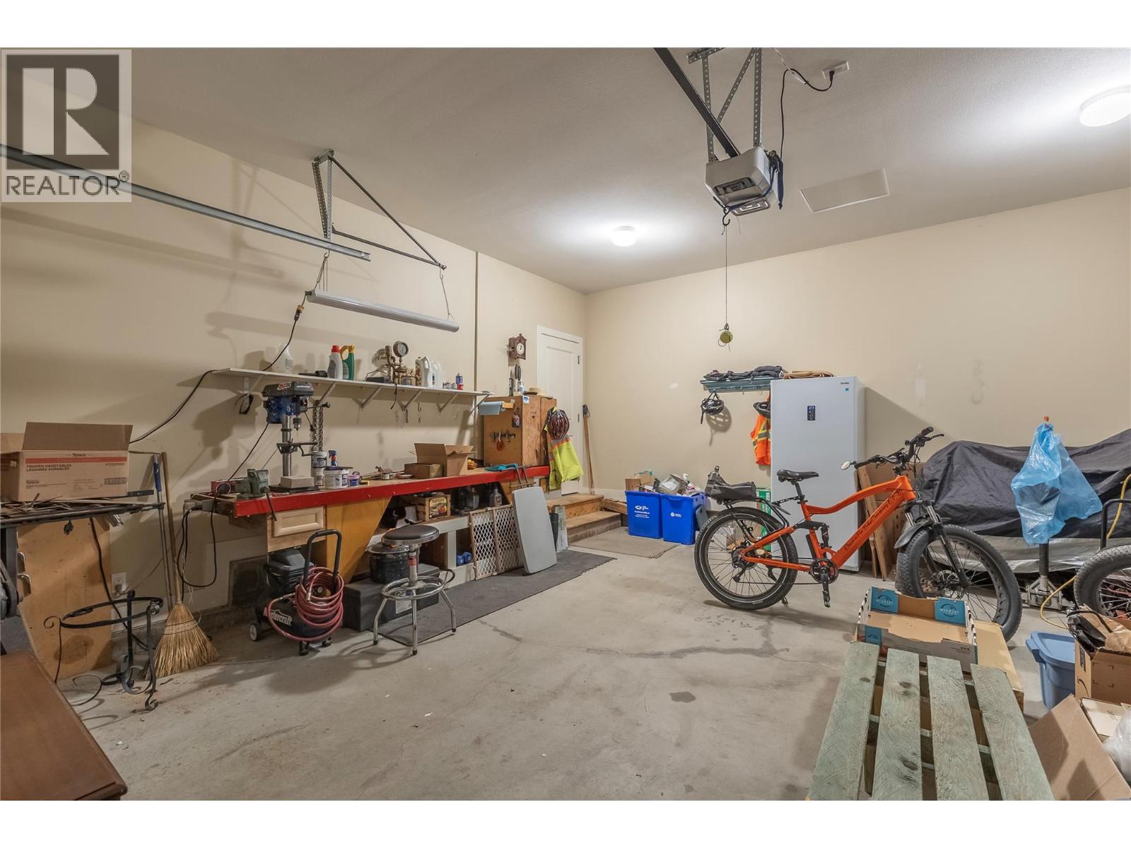 2372 Oglow Drive, Armstrong