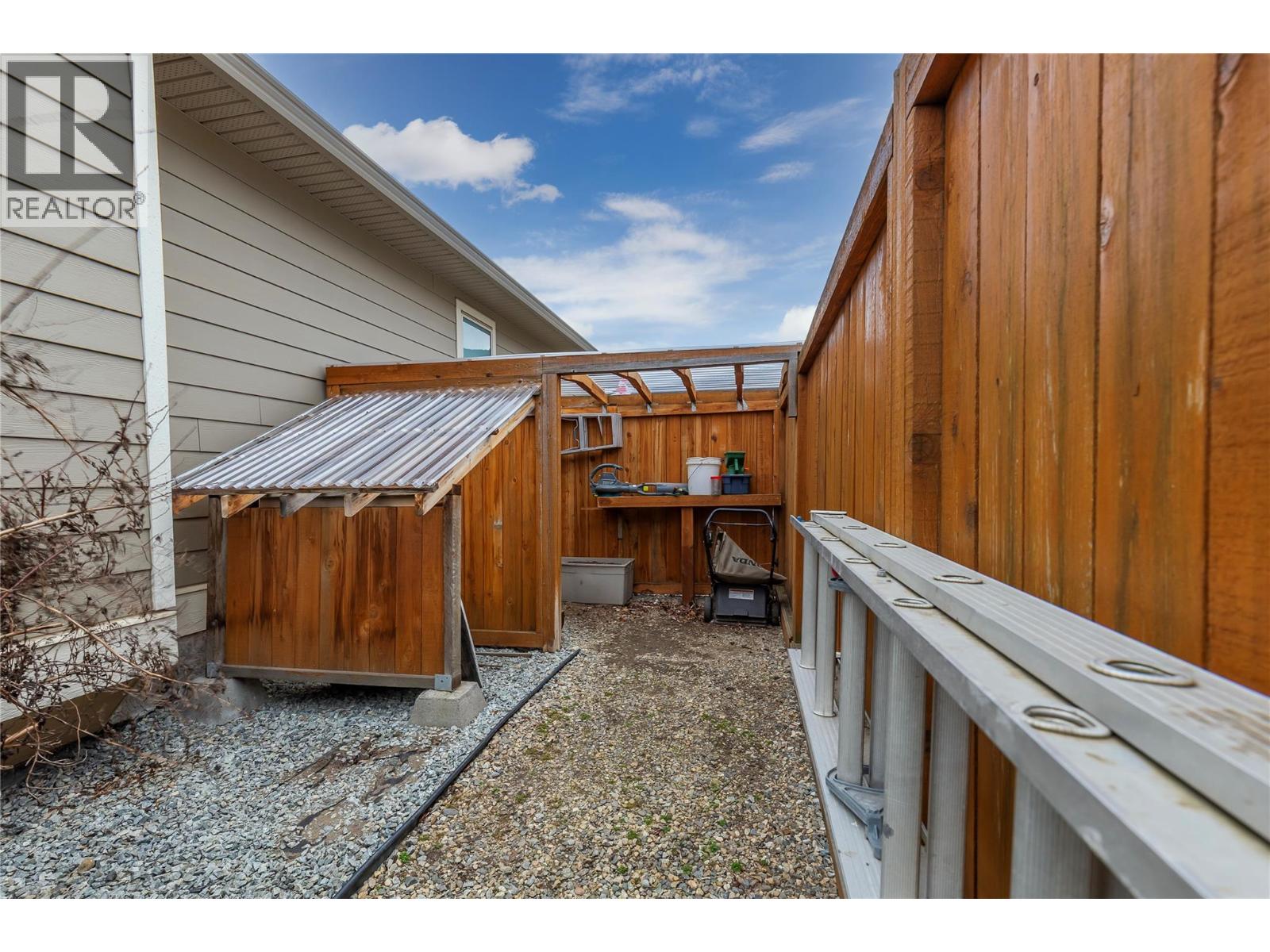 2372 Oglow Drive, Armstrong