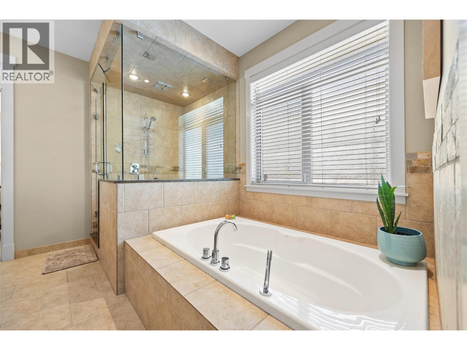  6482 Renfrew Court, Peachland