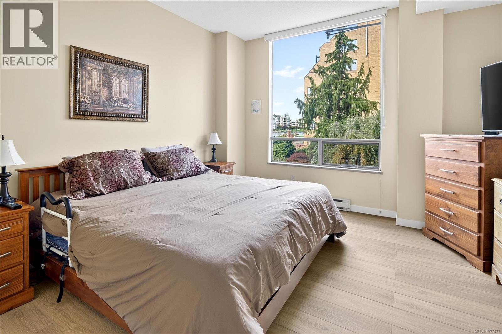 #203 636 Montreal St - 23
