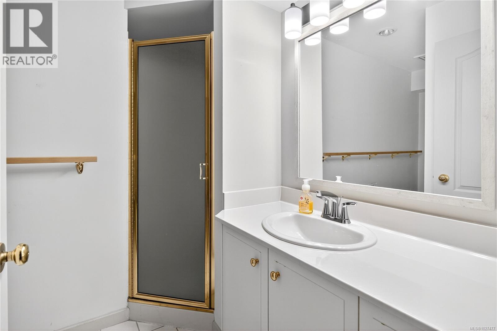 203 636 Montreal Street, Victoria