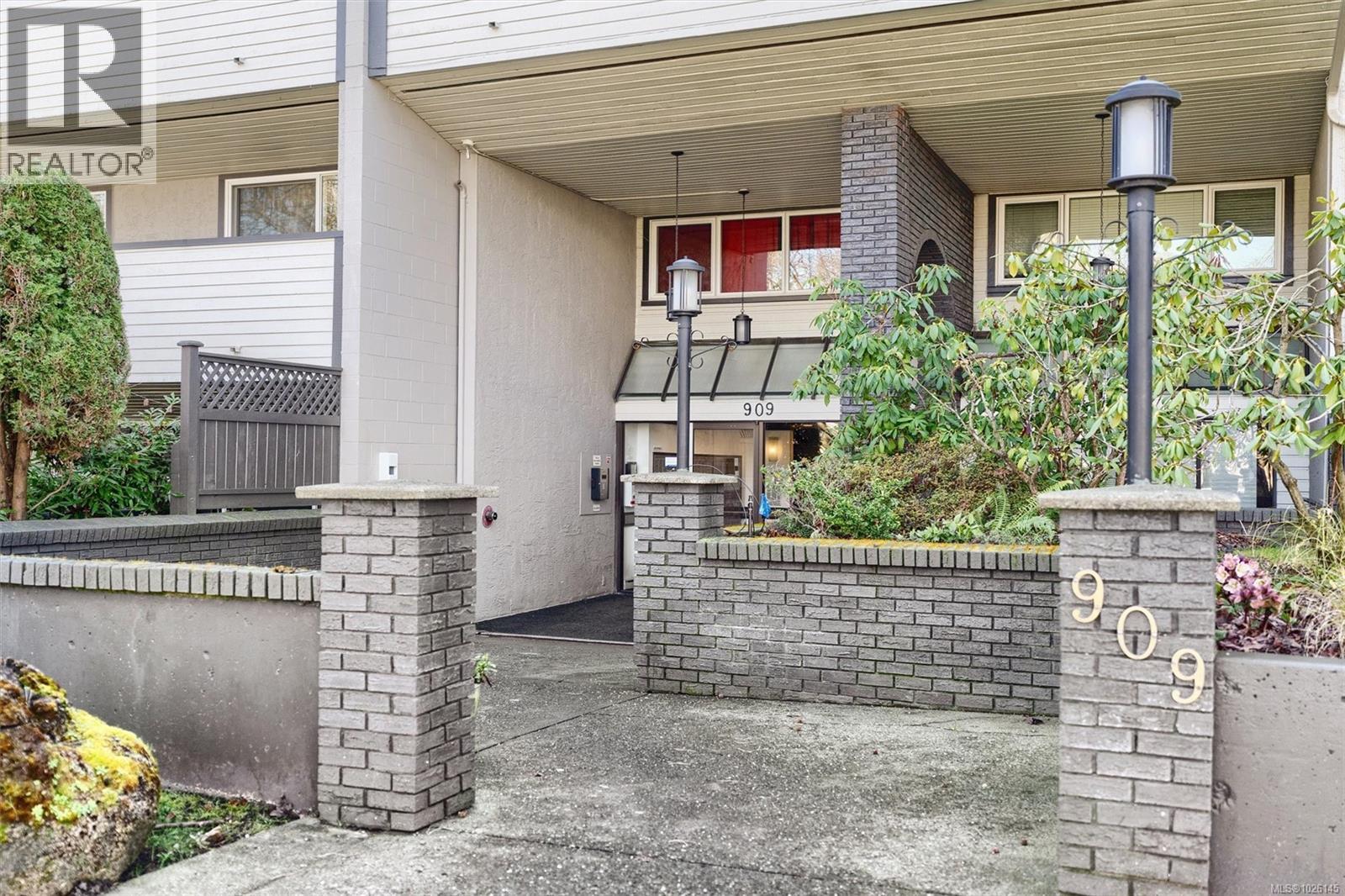 213 909 Pembroke Street, Victoria