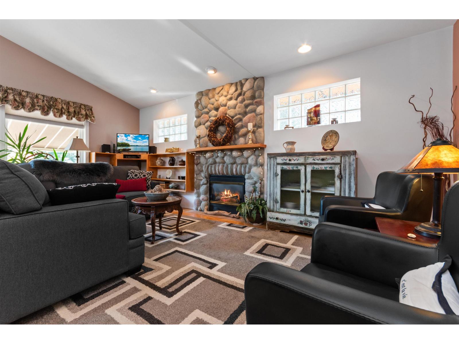 262 FIRST AVENUE, Cultus Lake North, Cultus Lake