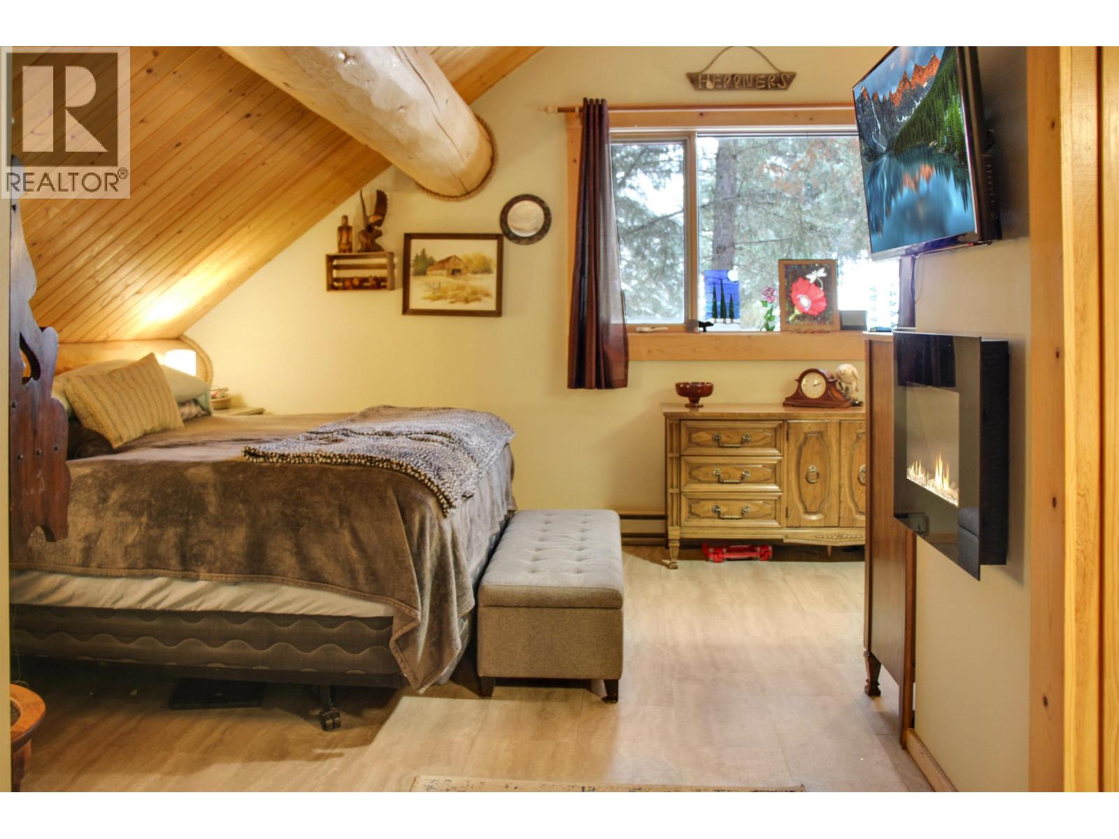 8494 GERALD CRESCENT, Bridge Lake