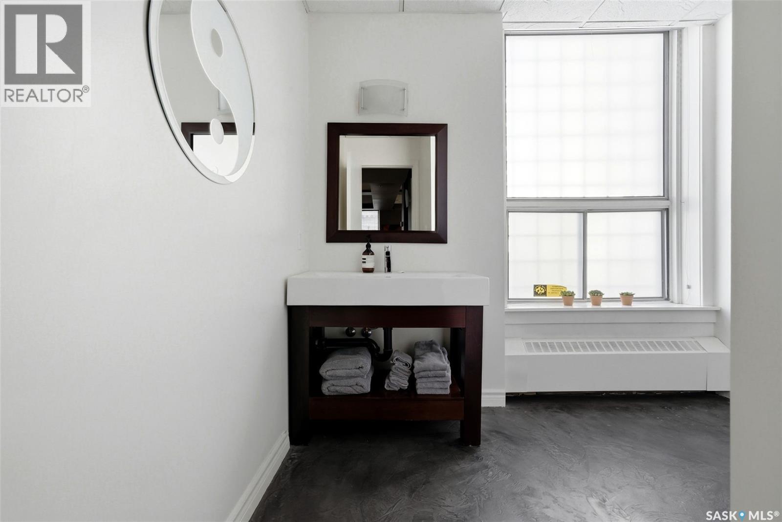 #400 2020 11TH AVENUE - 24