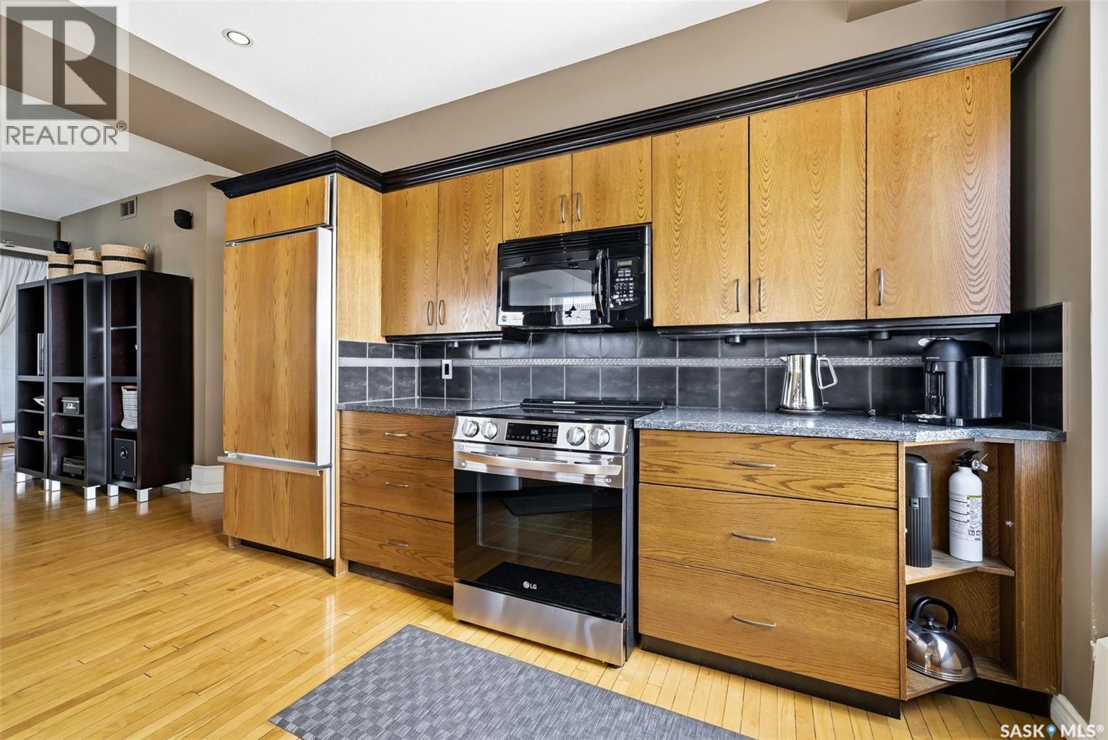 #400 2020 11TH AVENUE - 9