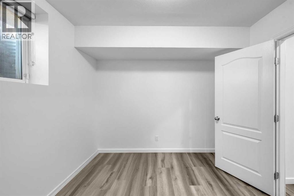 
          80 Canoe Square Southwest
            <br/>
            <span>Airdrie</span>
            , 
            <span>AB</span>
             <span>T4B2N6</span>
         - Photo 34