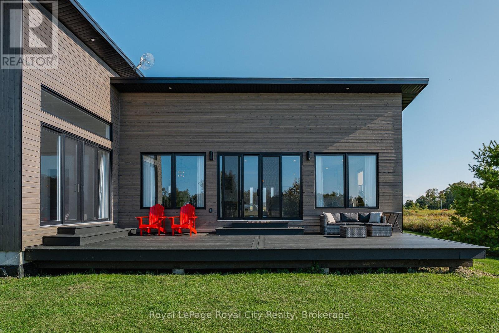103 UGOVSEK CRESCENT - 28
