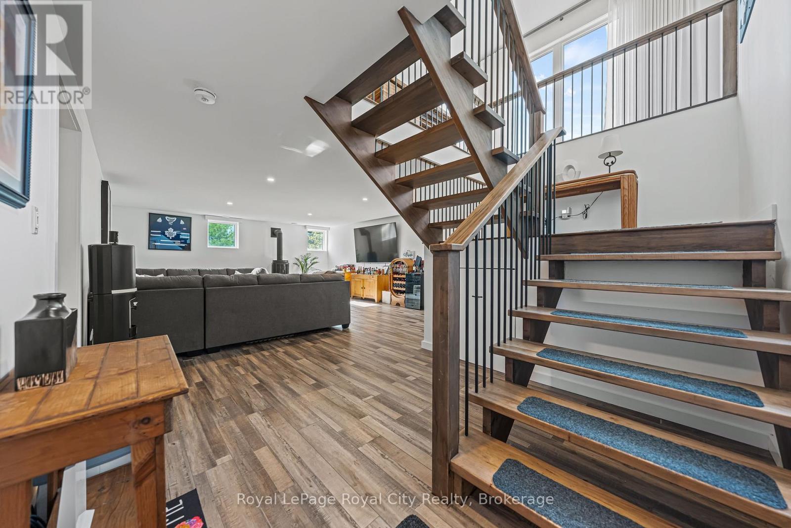 103 UGOVSEK CRESCENT - 21