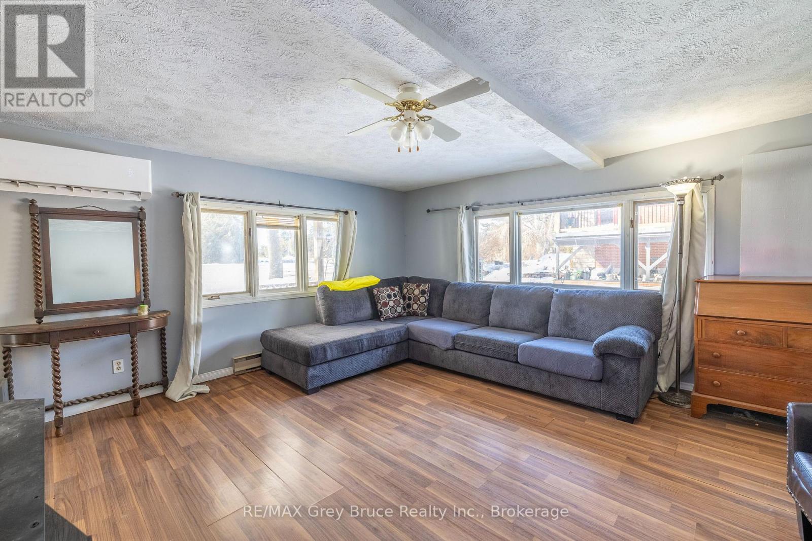 303005 GREY  15 ROAD - 22