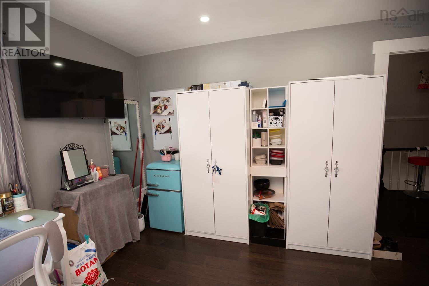 Property 31 of 48 of 26 MUIR Street