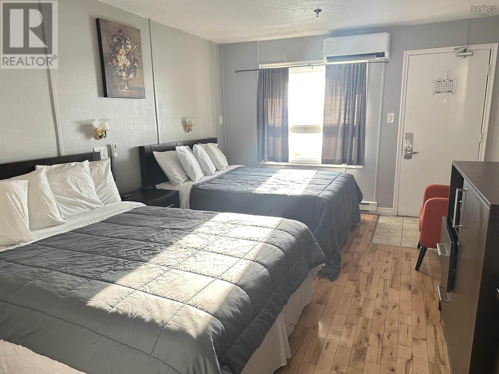 Property 28 of 47 of 100 KINGS Road