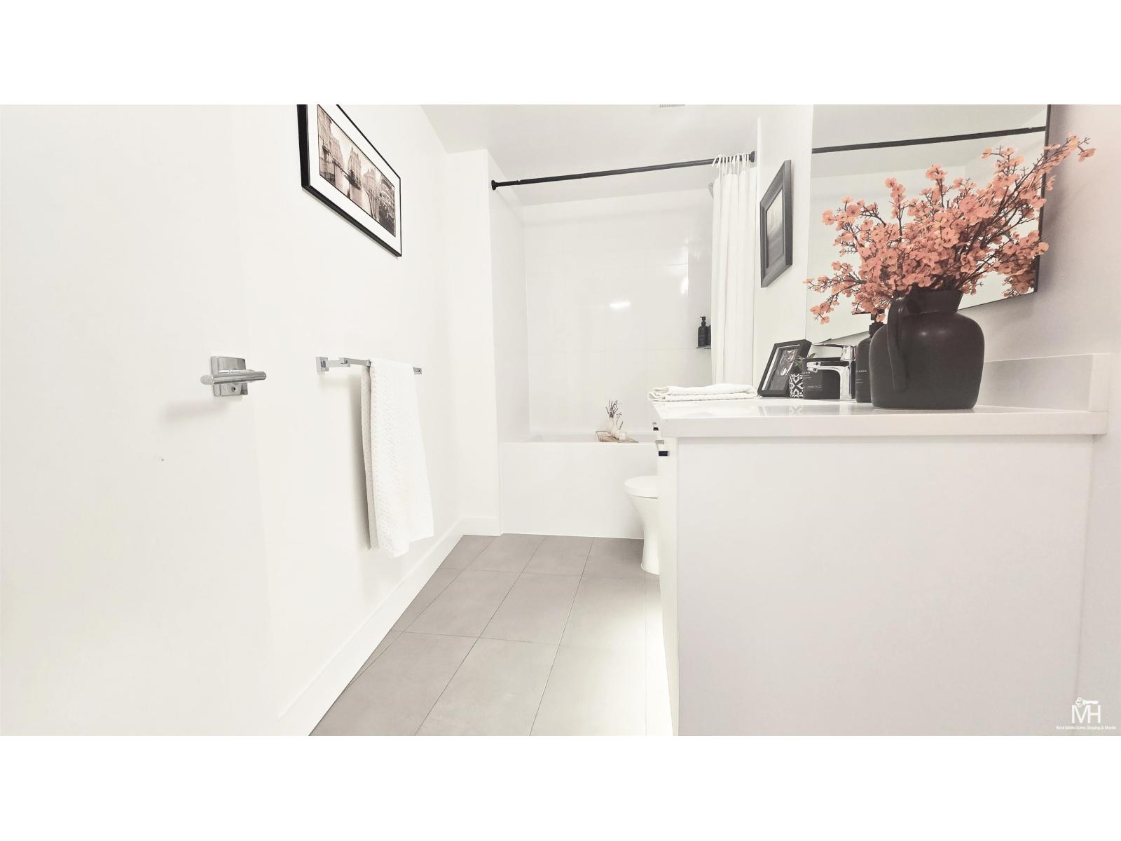 908 1588 JOHNSTON ROAD, White Rock