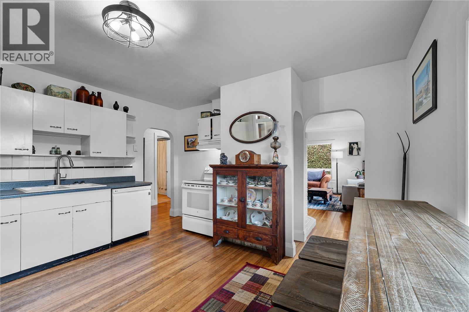 10934 CHEMAINUS RD - 8