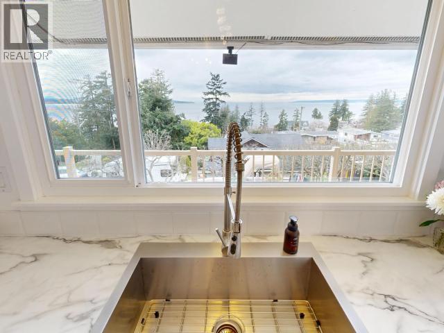 6955 TERRACE STREET, Powell River