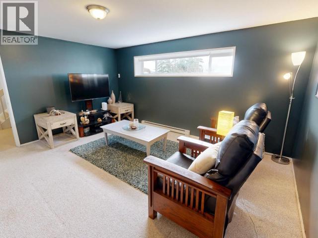 6955 TERRACE STREET, Powell River