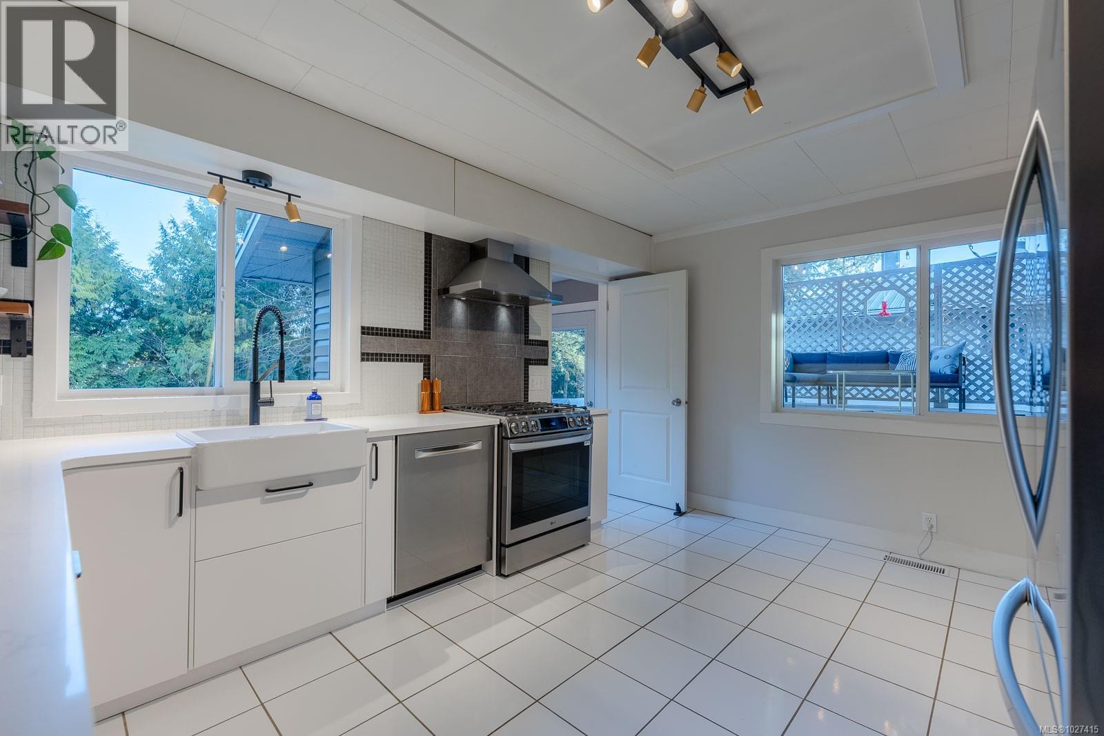 3248 Uplands Dr, Nanaimo