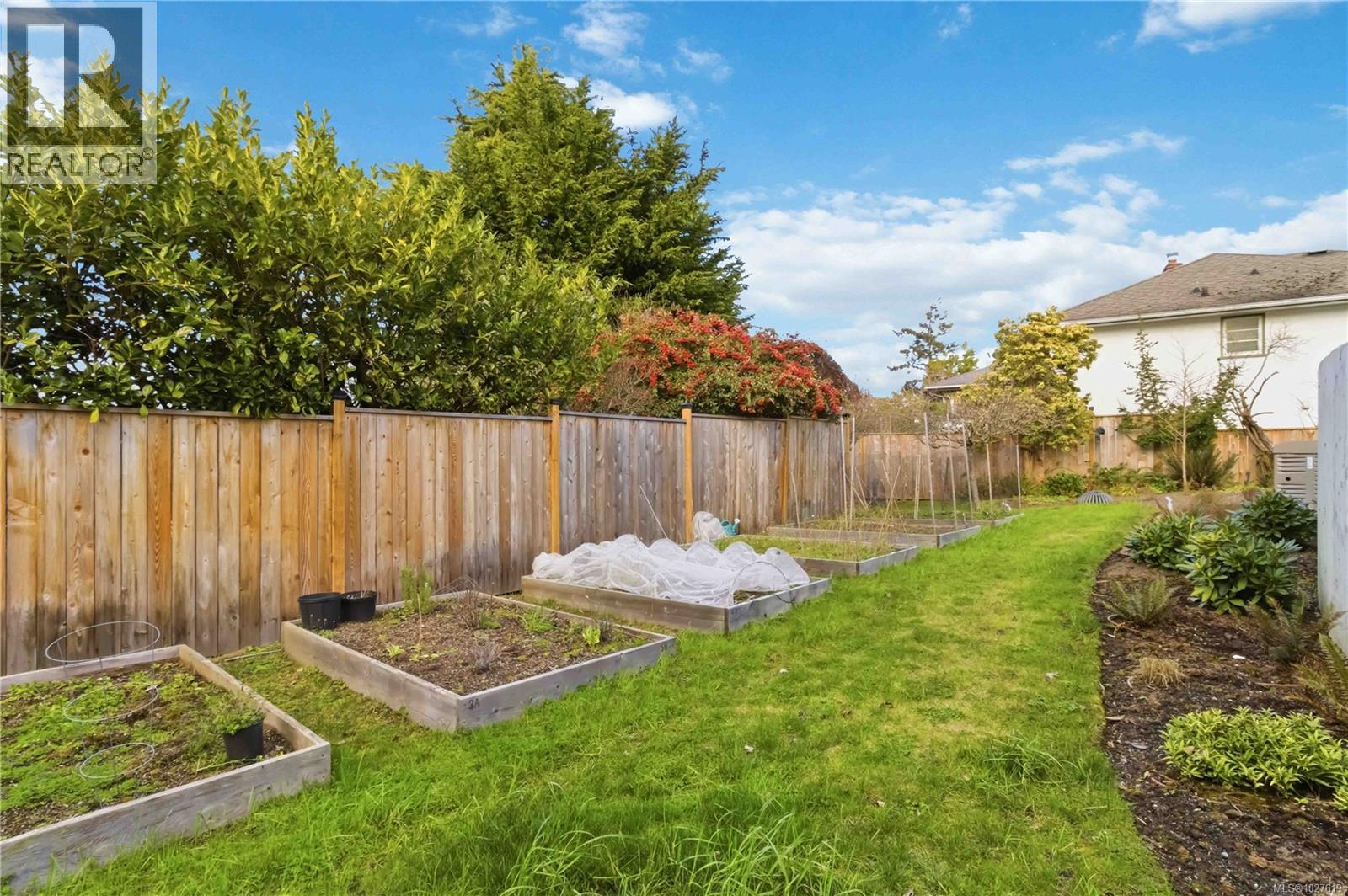 122 1720 Fairfield Road, Victoria