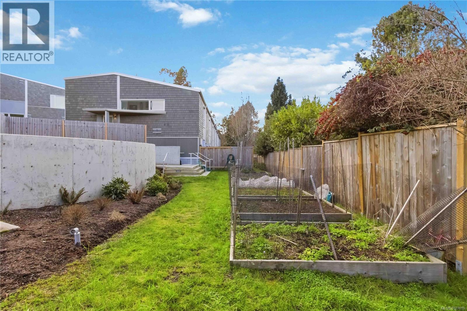 122 1720 Fairfield Road, Victoria