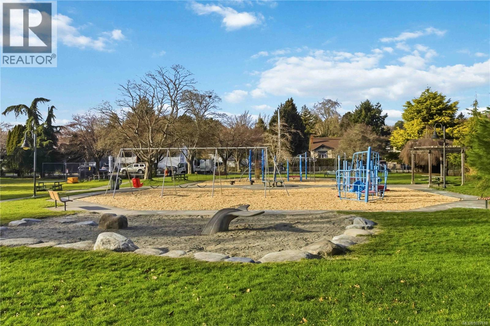 122 1720 Fairfield Road, Victoria